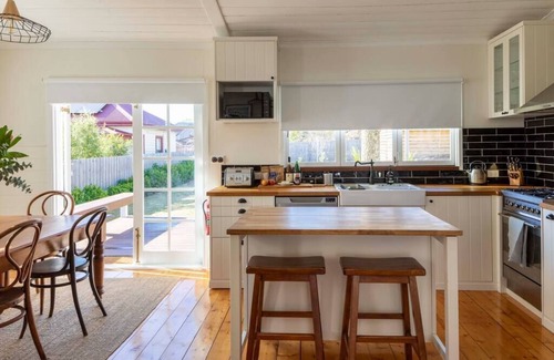 Kyneton Casa | Casa del pájaro - choza romántica en el borde de la calle Piper