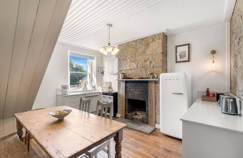 Bellerive Casa | "Shooters Cottage" Circa 1830 Heritage Home