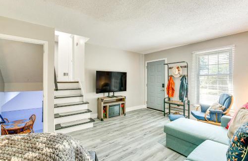 Overland Park Casa | Shop, Dine and Unwind Walkable Overland Park Home