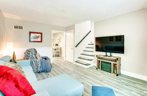 Overland Park Casa | Shop, Dine and Unwind Walkable Overland Park Home