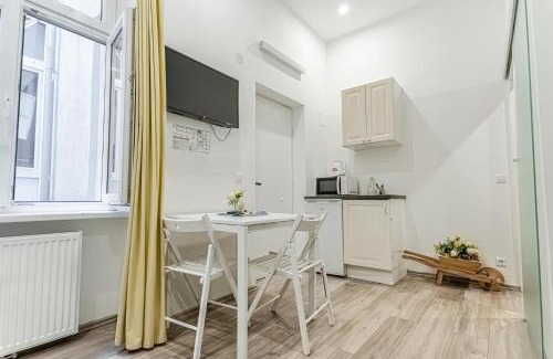 Mariahilf Apartamento | Shopping Paradise 9BR Complex Ideal for 22 People