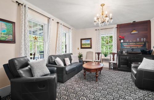 Yarmouth Port Casa | Shopping Restaurants 6 mins to Beach AC
