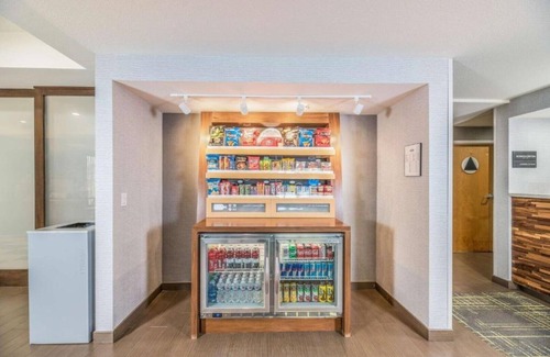 Hayward Casa | Shops and fun near Oakland Airport