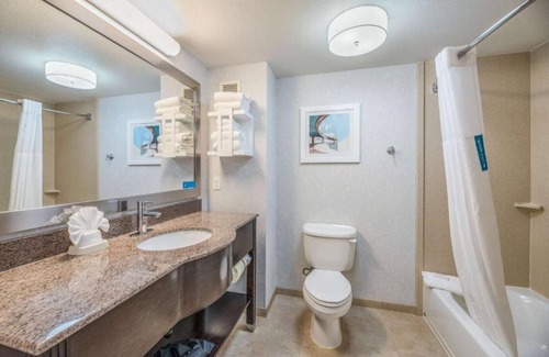Hayward Casa | Shops and fun near Oakland Airport