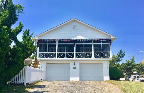 Virginia Beach Casa | Shore Beats Work - Enjoy the ocean breeze from the screened porch