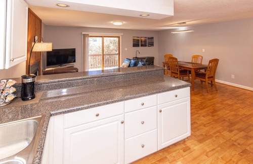 Northeast Virginia Beach Condominio | Shore Breakaway Condo - Monthly Rental - Chic's Beach