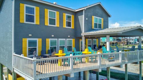 Crystal Beach Casa | Shore is Fine Beachfront, AwesomeViews