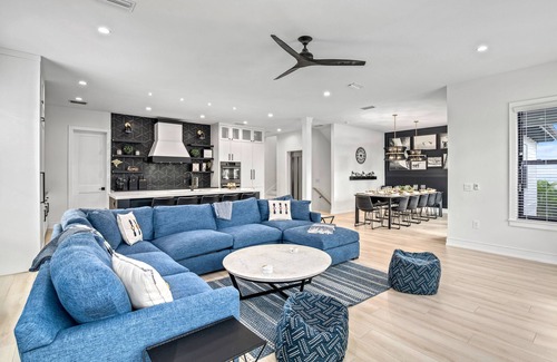 Sarasota Casa | Shore is Something | 5000sqft, Walk to Lido Beach, Bike to St Armand Circle