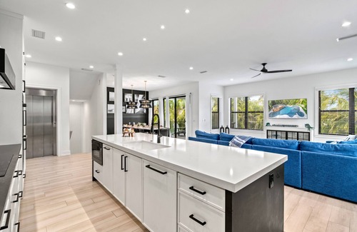 Sarasota Casa | Shore is Something | 5000sqft, Walk to Lido Beach, Bike to St Armand Circle