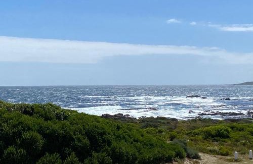 Sandbaai Casa | Shore's Edge Luxury Oceanfront Home