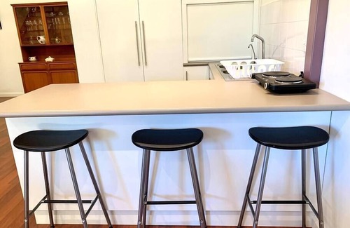 Henley Beach Apartamento | Shore to Please 1 bdrm loft apt, Beach, Wifi