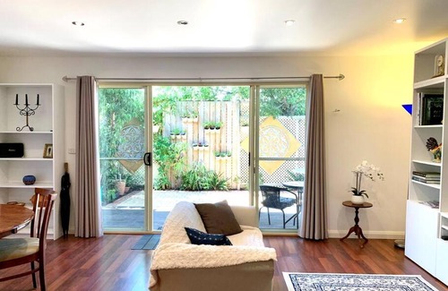 Henley Beach Apartamento | Shore to Please 1 bdrm loft apt Beach Wifi