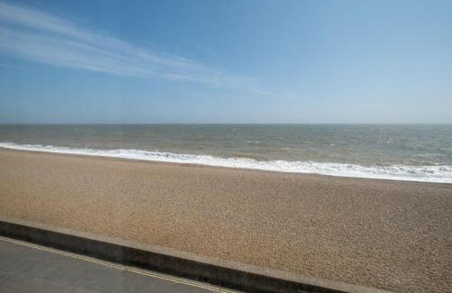Aldeburgh Casa | Shore View, Aldeburgh - A lovely Seafront House on famous Crag Path with uninterrupted Beach Views - Aldeburgh Coastal Cottages