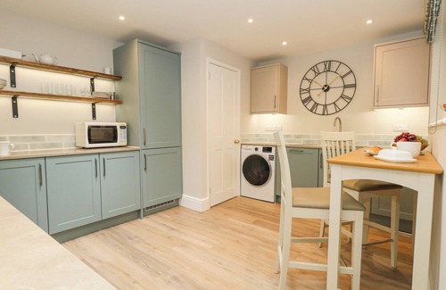 Weymouth Casa | SHORE VIEW, pet friendly, country holiday cottage in Weymouth