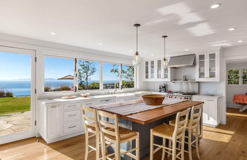 The Mesa Casa | SHORELINE BLISS - Oceanfront - Private Peninsula - Pet Friendly - Bikes
