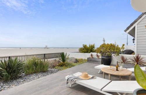 South Mission Beach Casa | Shoreline by AvantStay Spectacular Beachfront Home w Fire Pit Spa Pool Table
