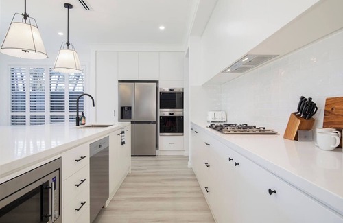 Caves Beach Casa | Shoreline Luxe Refined Beachside Elegance with Spa