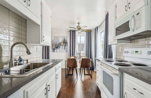 East Village Condominio | Shoreline Retreat Sum