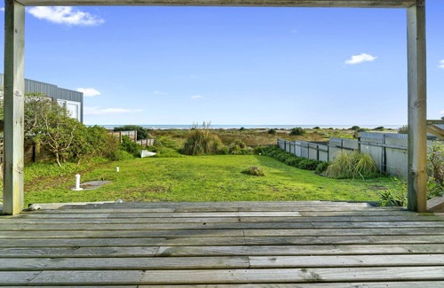 Te Horo Beach Casa | SHORELINE SERENITY – TE HORO BEACH HOLIDAY HOME in Te Horo Beach