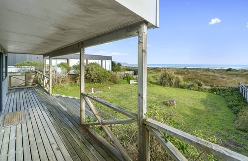 Te Horo Beach Casa | SHORELINE SERENITY – TE HORO BEACH HOLIDAY HOME in Te Horo Beach
