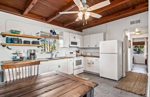Panacea Casa | Shoreline Serenity- The Golden Goat On The Bay