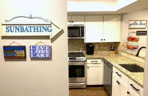 North Shore Casa | Shorely Heaven: WiFi, encimeras de granito, elegancia del lago