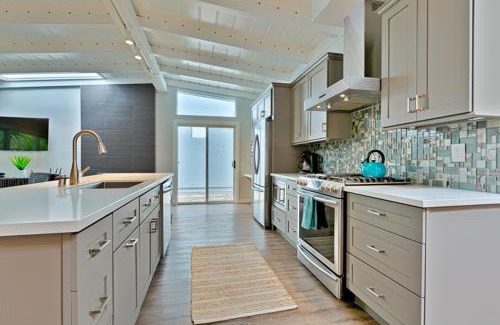 La Jolla Shores Casa | Shores Perfection - Spa, AC, Pet Friendly, Parking, Fire Pit & Massive Private Yard!