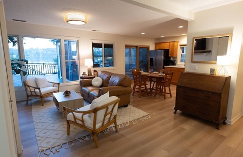 Shoreview Casa | Shoreview Lakeside Cottage