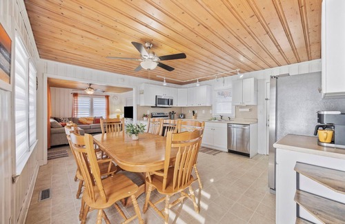 Atlantic Beach Casa | Short 1/4 mile walk to beach access in beautiful North Myrtle Beach!