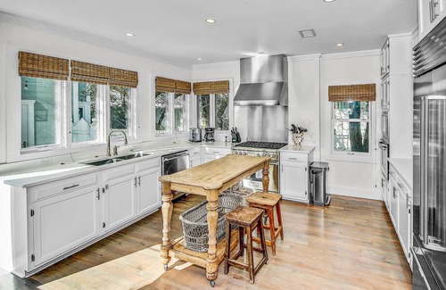 Cottage District Casa | Short Distance to the White Sandy Beaches, Rendezvous Main House + Carriage in Seaside