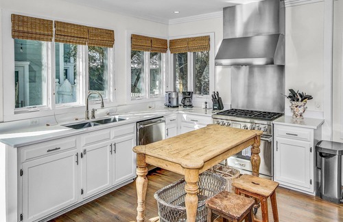 Cottage District Casa | Short Distance to the White Sandy Beaches, Rendezvous Main House + Carriage in Seaside
