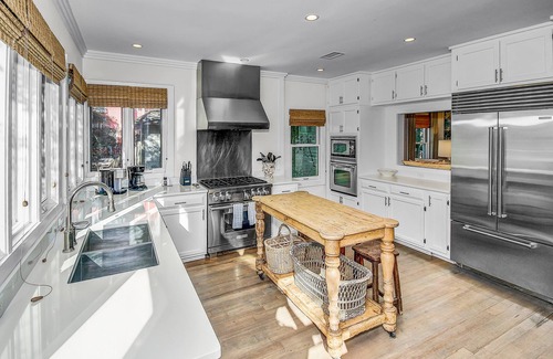 Cottage District Casa | Short Distance to the White Sandy Beaches, Rendezvous Main House + Carriage in Seaside
