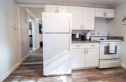 East Tampa Casa | Short drive to Everything