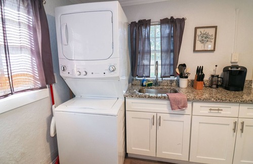 East Tampa Casa | Short drive to Everything