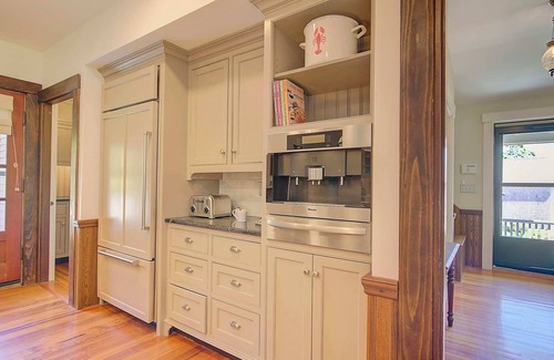 Yarmouth Port Casa | Short Drive to Gray's Beach!