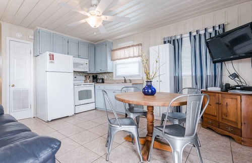 Ocean Drive Cabaña | Short walk to Beach, Private poolside cottage-5---- 1 Bed/1 Bath near Main St