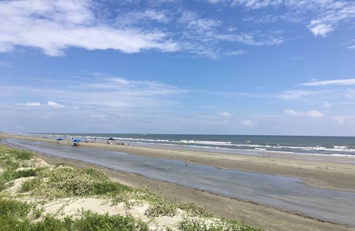 Isle of Palms Cabaña | Corto paseo a la playa, cerca del muelle, restaurantes, frente a la playa, centro de la ciudad