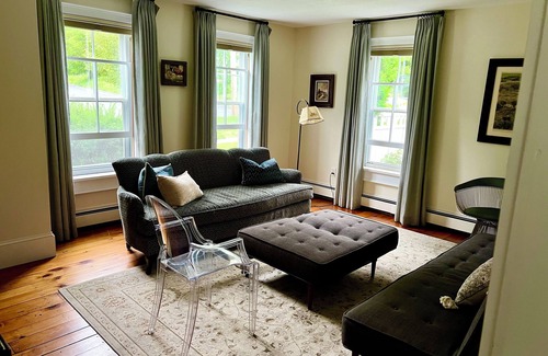 Skaneateles Historic District Casa | Short walk to restaurants and lake front parks.