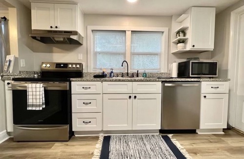 Gulfport Cabaña | Short walk to the BEACH!🏖-Minutes to Casinos-Biloxi-Long Beach