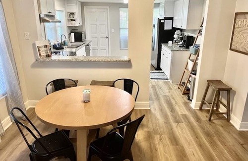 Gulfport Cabaña | Short walk to the BEACH!🏖-Minutes to Casinos-Biloxi-Long Beach