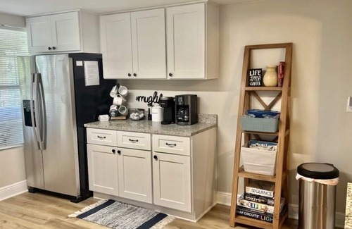 Gulfport Cabaña | Short walk to the BEACH!🏖-Minutes to Casinos-Biloxi-Long Beach