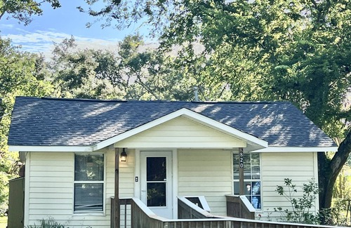 Gulfport Cabaña | Short walk to the BEACH!🏖-Minutes to Casinos-Biloxi-Long Beach