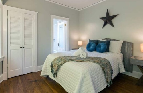 Plaza Westport Casa | Short Walk to The Plaza + Parking Space + Coffee