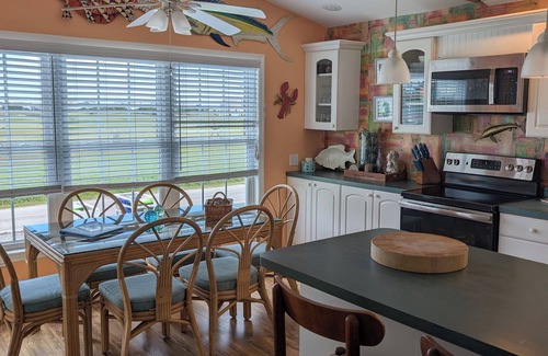 Holden Beach Cabaña | Short walk to the beach Dog friendly too! Docking for boaters!