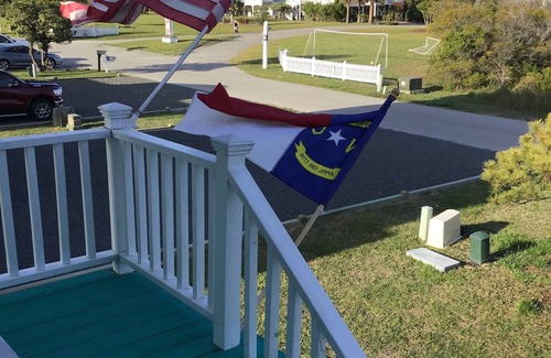 Holden Beach Cabaña | Short walk to the beach Dog friendly too! Docking for boaters!