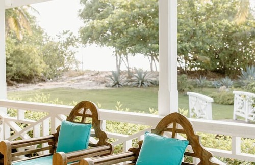 Testman Casa | Shoys Beach House - 5 bedroom villa on the Beach!