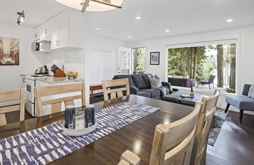 Celista Casa | Shuswap Lake, 2 cama, 1. 5 BA, muelle privado, para 4 personas, $ 500 - $ 995 / wk