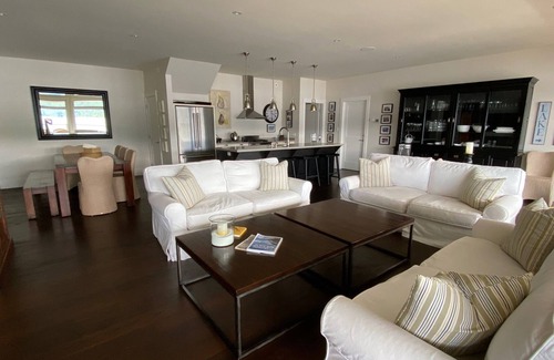 Anglemont Casa | Shuswap Lake House Melo Beach