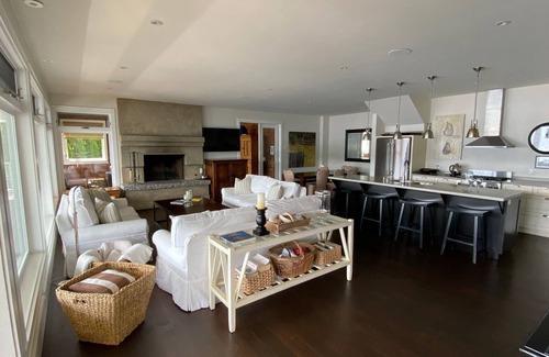 Anglemont Casa | Shuswap Lake House Melo Beach