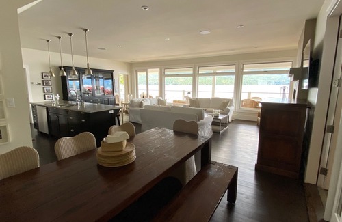 Anglemont Casa | Shuswap Lake House Melo Beach